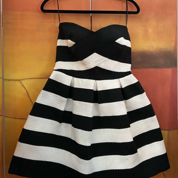 Dress - Picture 2 of 2